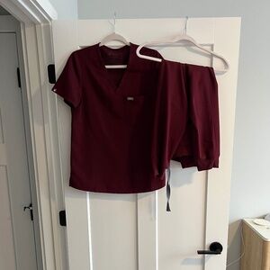 Figs Catarina One-Pocket Scrub Top and Zamora Jogger Pants set, size S, Burgundy